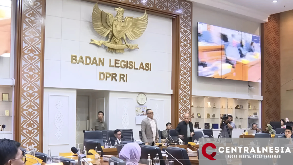 Badan Legislatif DPR Gelar Rapat Bahas Masukan Legislasi dengan Tiga Lembaga