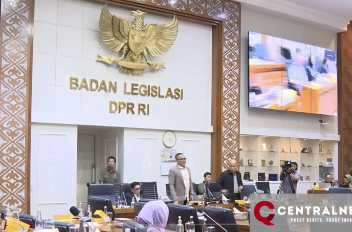 Badan Legislatif DPR Gelar Rapat Bahas Masukan Legislasi dengan Tiga Lembaga