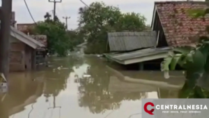 Banjir Rendam Ratusan Rumah di Desa Karangligar, Karawang