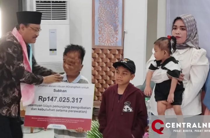 Mensos Berikan Bantuan untuk Delapan Anak Pengidap Penyakit Serius