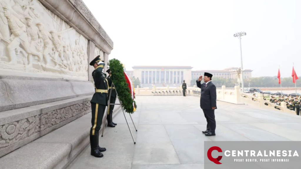 Prabowo Berikan Penghormatan di Monumen Pahlawan Rakyat Beijing