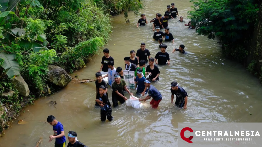 Sambut Musim Hujan, BPBD Ajak Warga Temanggung Bersihkan Aliran Sungai