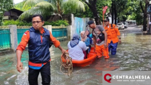 BPBD DKI Jakarta Siagakan 17 Perahu untuk Antisipasi Banjir Menuju TPS