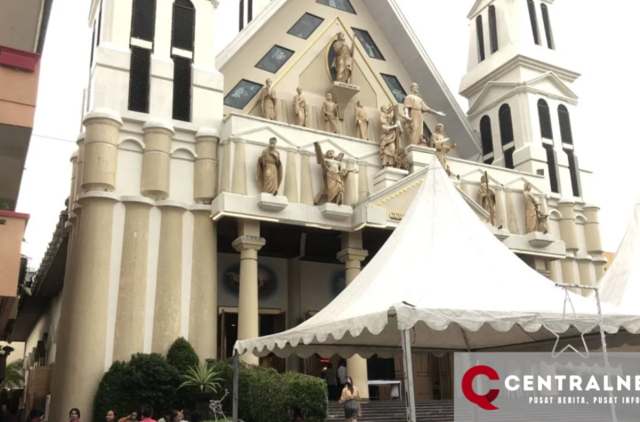 2.000 Jemaat Ikuti Misa Malam Natal di Gereja Katedral Ambon