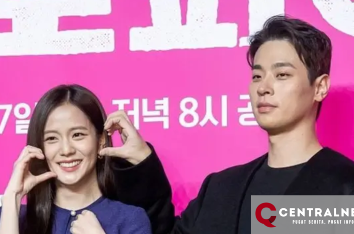 Jisoo BLACKPINK dan Park Jeong Min Tampil Serasi di Konferensi Pers Drama NEWTOPIA